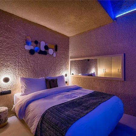 Canyon Santorini Apartment *
