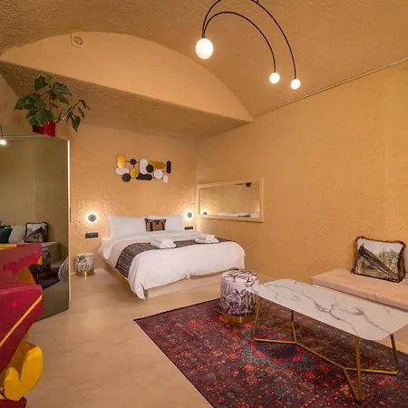 Daire Canyon Santorini *