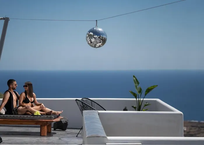 Daire Canyon Santorini *