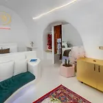 Canyon Santorini סנטוריני